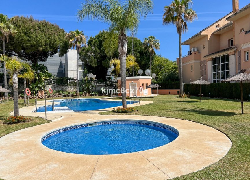 Resale - Apartment - Middle Floor Apartment - Marbella - Marbella Centro