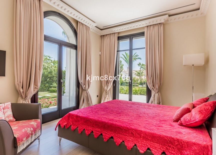 Resale - House - Detached Villa - Marbella - Hacienda Las Chapas