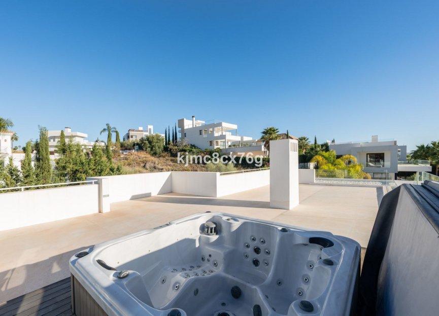 Resale - House - Detached Villa - Marbella - Nueva Andalucia