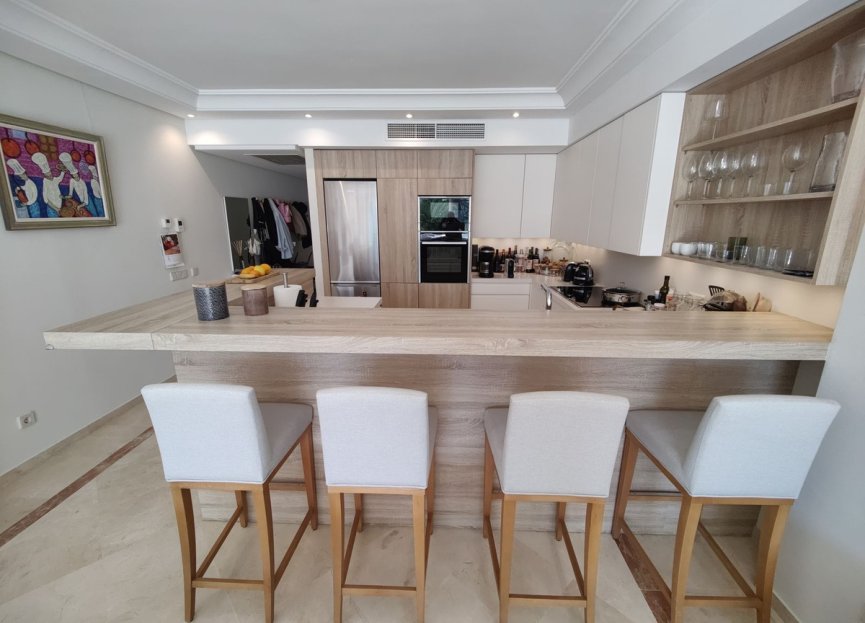 Resale - Apartment - Middle Floor Apartment - Marbella - Puerto Banús