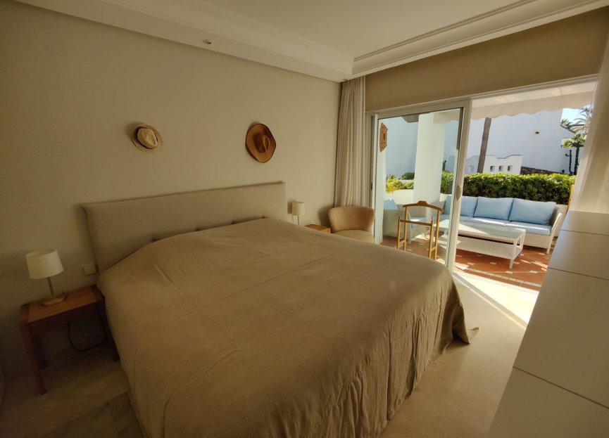 Resale - Apartment - Middle Floor Apartment - Marbella - Puerto Banús