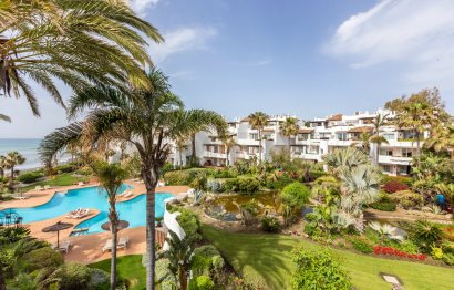 Resale - Apartment - Middle Floor Apartment - Marbella - Puerto Banús