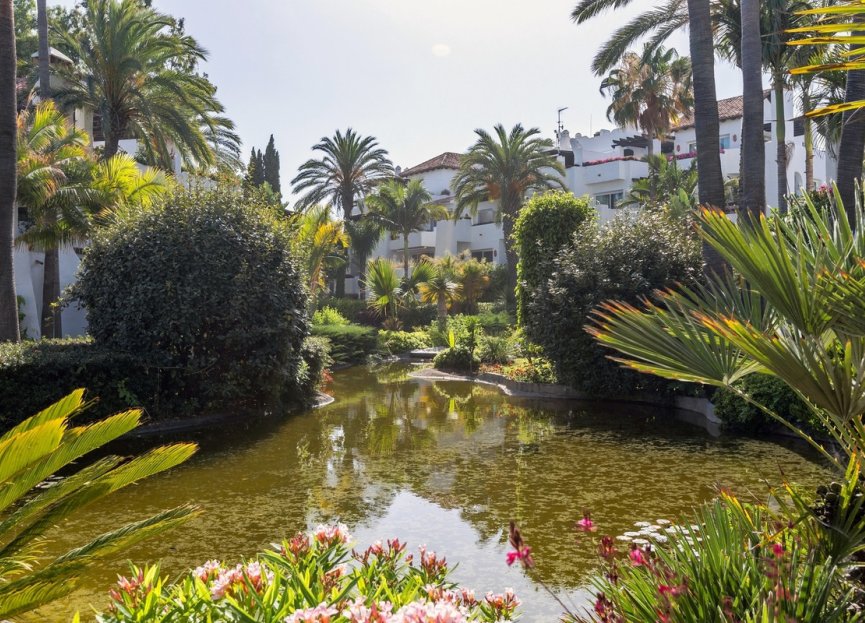 Resale - Apartment - Middle Floor Apartment - Marbella - Puerto Banús