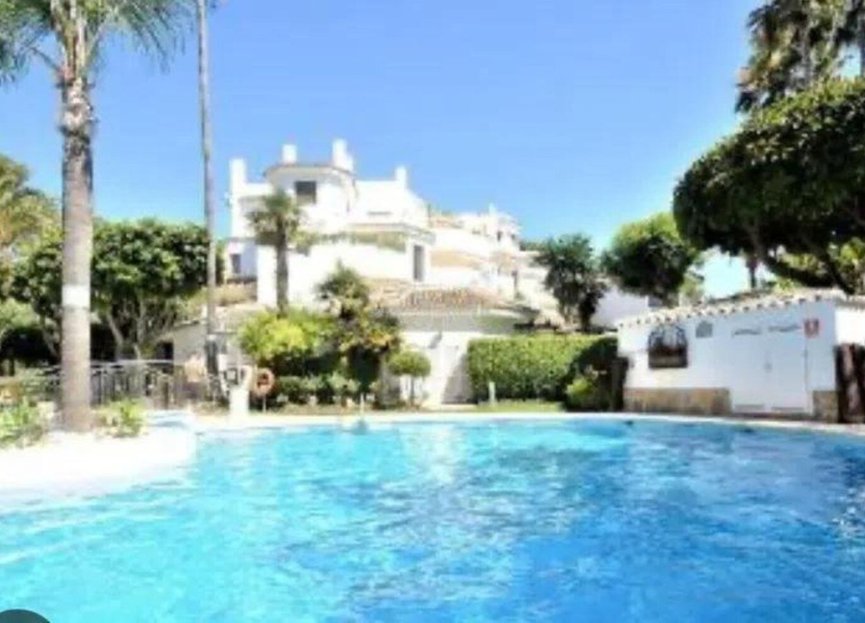 Resale - Apartment - Middle Floor Apartment - Marbella - Elviria