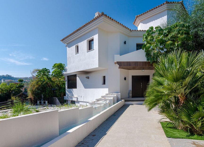 Resale - House - Detached Villa - Marbella - Nueva Andalucia