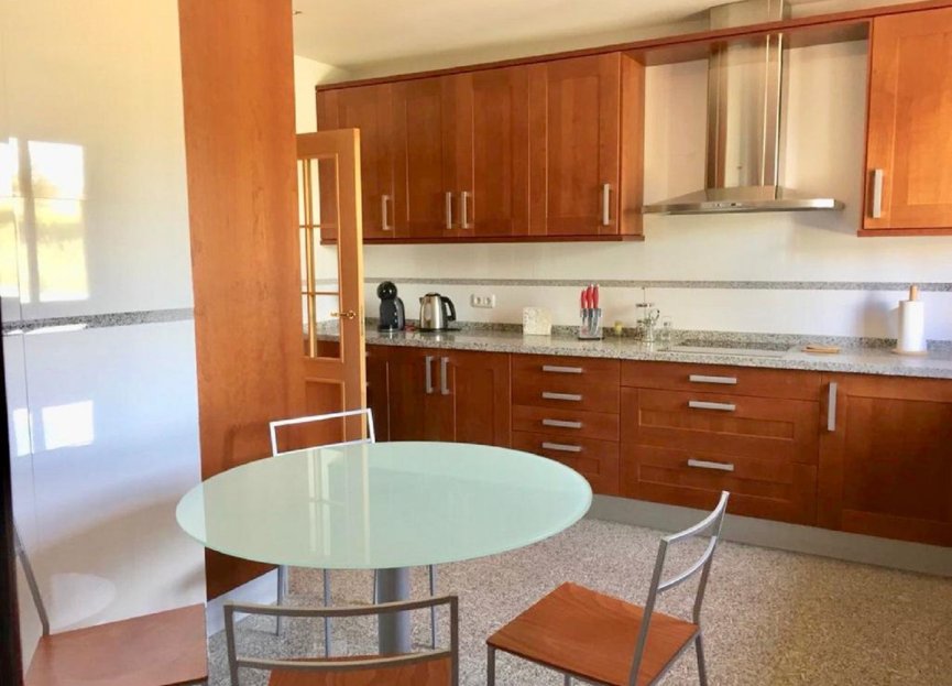 Resale - Apartment - Middle Floor Apartment - Estepona - Estepona Centro