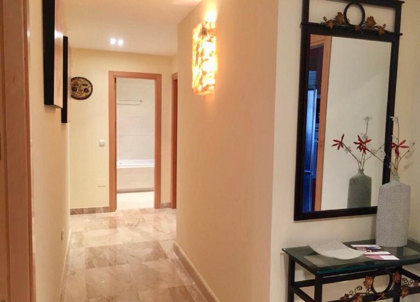 Resale - Apartment - Middle Floor Apartment - Estepona - Estepona Centro