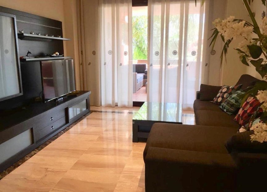 Resale - Apartment - Middle Floor Apartment - Estepona - Estepona Centro