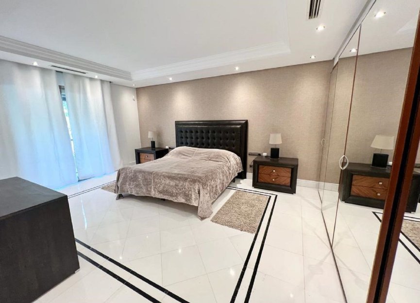 Resale - Apartment - Middle Floor Apartment - Marbella - Puerto Banús