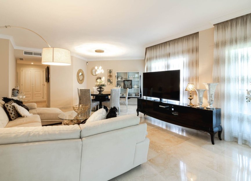 Resale - Apartment - Middle Floor Apartment - Marbella - Elviria