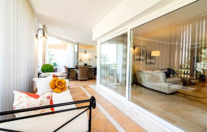 Resale - Apartment - Middle Floor Apartment - Marbella - Elviria