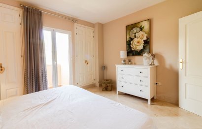 Resale - Apartment - Middle Floor Apartment - Marbella - Elviria