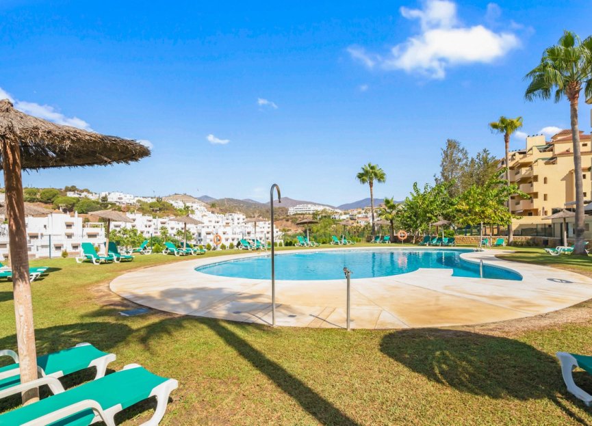 Resale - Apartment - Middle Floor Apartment - Estepona - Estepona Centro