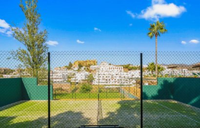 Resale - Apartment - Middle Floor Apartment - Estepona - Estepona Centro