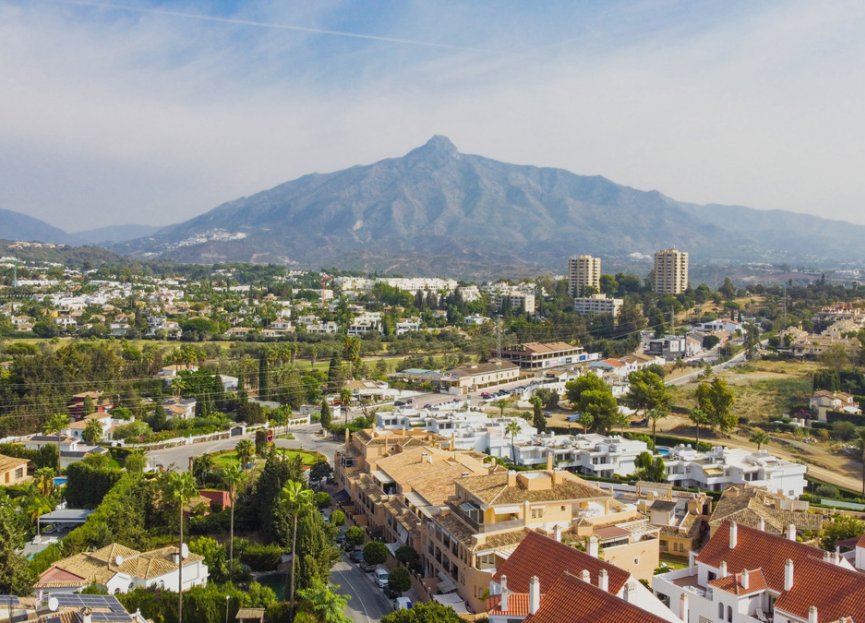 Resale - Apartment - Middle Floor Apartment - Marbella - Nueva Andalucia