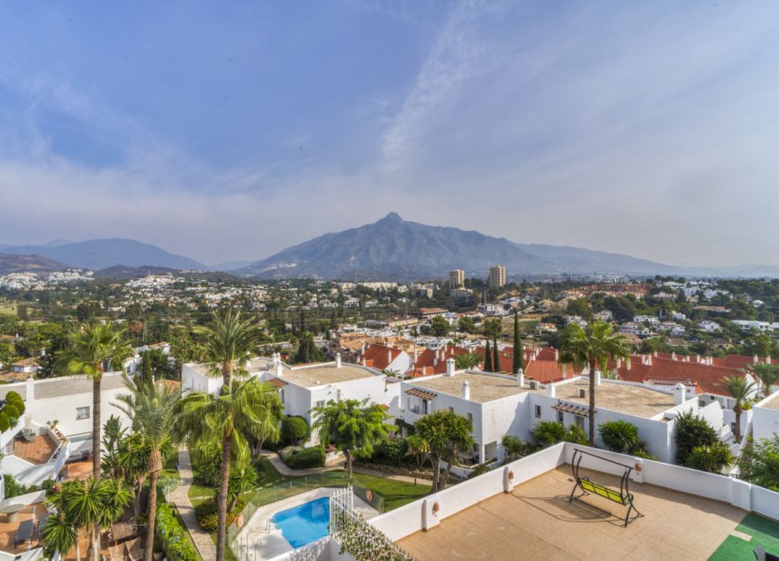 Resale - Apartment - Middle Floor Apartment - Marbella - Nueva Andalucia