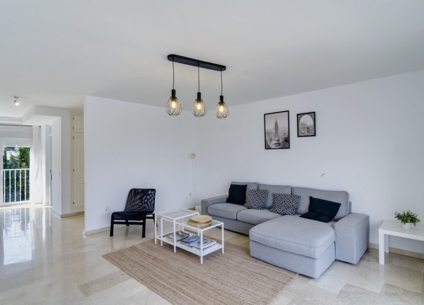 Resale - Apartment - Middle Floor Apartment - Marbella - Nueva Andalucia