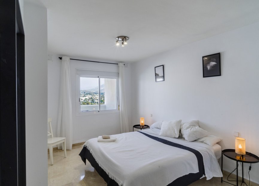 Resale - Apartment - Middle Floor Apartment - Marbella - Nueva Andalucia