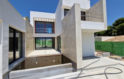 Resale - House - Detached Villa - Marbella - Nueva Andalucia