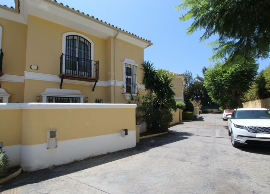 Resale - House - Semi-Detached House - Marbella - Elviria