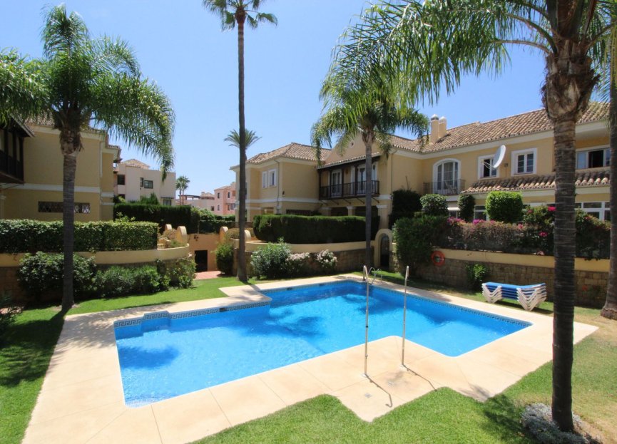 Resale - House - Semi-Detached House - Marbella - Elviria