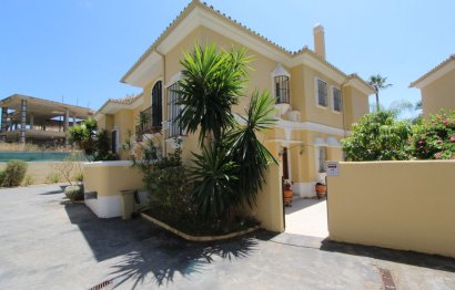 Resale - House - Semi-Detached House - Marbella - Elviria