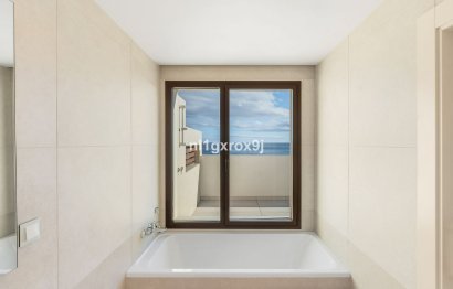 Resale - Apartment - Penthouse Duplex - Estepona - Estepona Centro