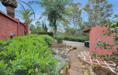 Resale - House - Detached Villa - Marbella - Elviria