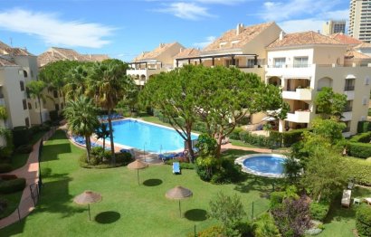 Resale - Apartment - Middle Floor Apartment - Marbella - Elviria