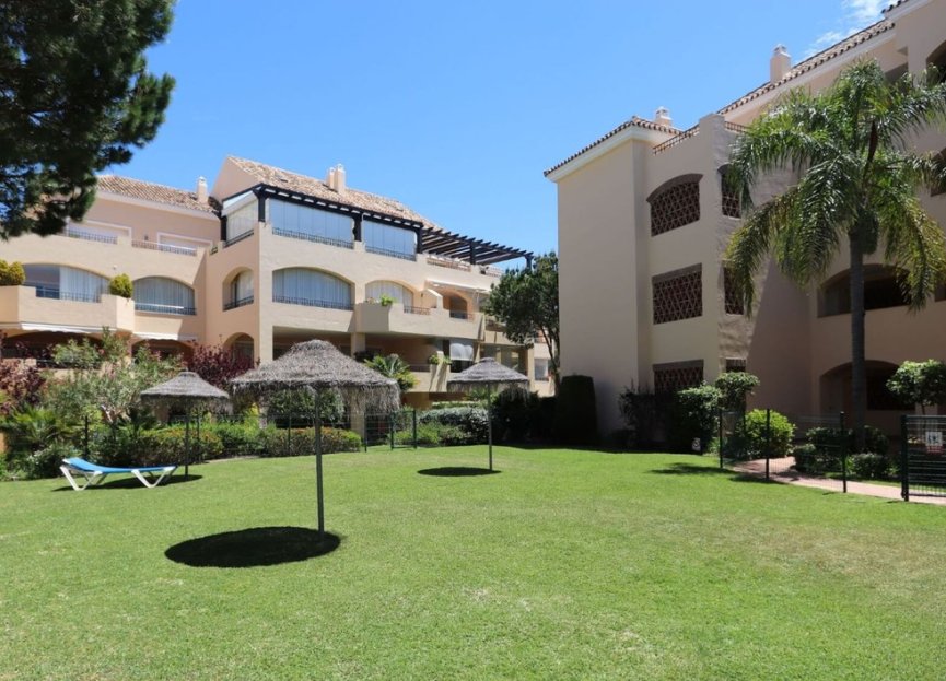 Resale - Apartment - Middle Floor Apartment - Marbella - Elviria