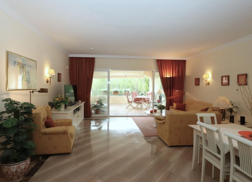 Resale - Apartment - Middle Floor Apartment - Marbella - Elviria