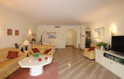 Resale - Apartment - Middle Floor Apartment - Marbella - Elviria