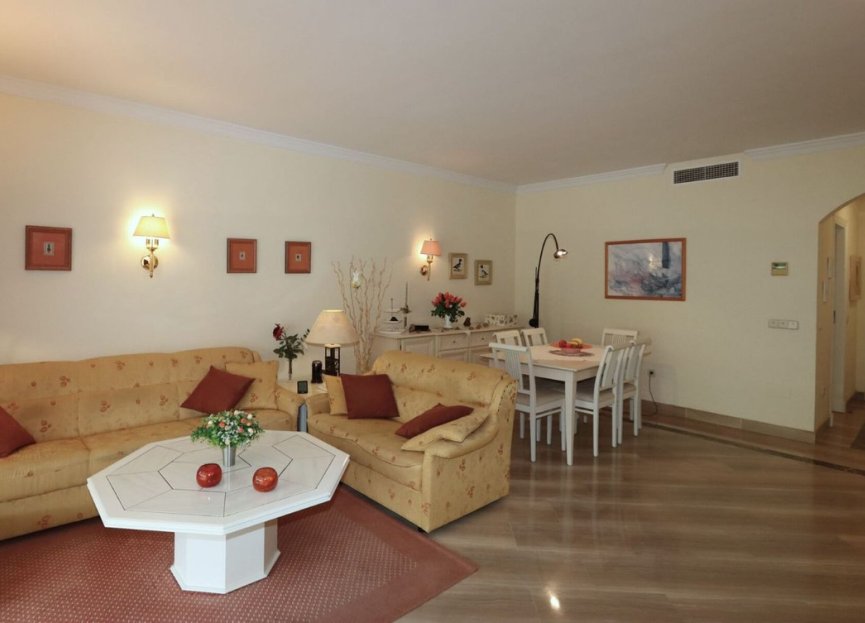 Resale - Apartment - Middle Floor Apartment - Marbella - Elviria