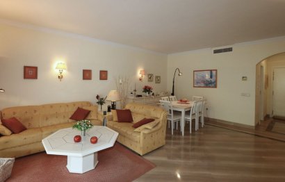 Resale - Apartment - Middle Floor Apartment - Marbella - Elviria