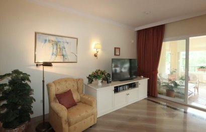 Resale - Apartment - Middle Floor Apartment - Marbella - Elviria