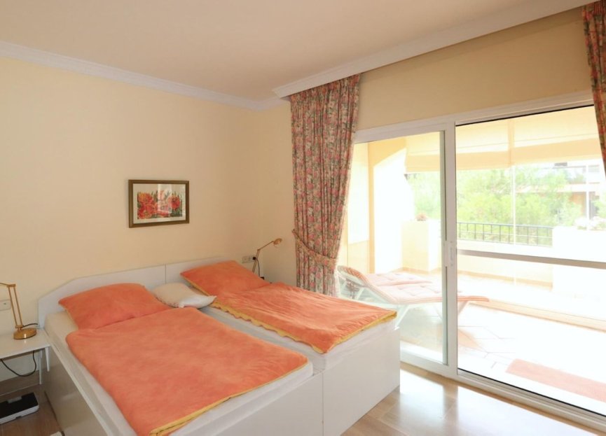 Resale - Apartment - Middle Floor Apartment - Marbella - Elviria