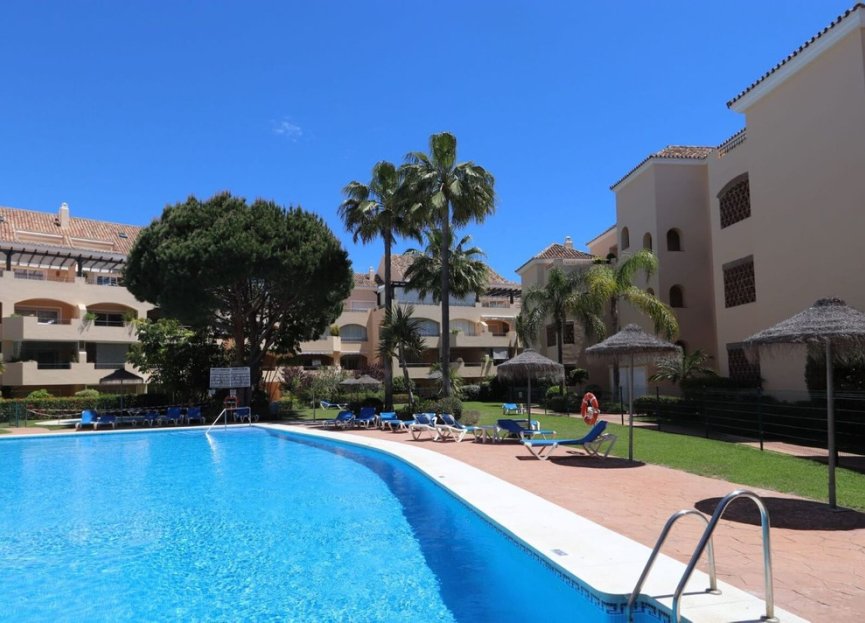 Resale - Apartment - Middle Floor Apartment - Marbella - Elviria