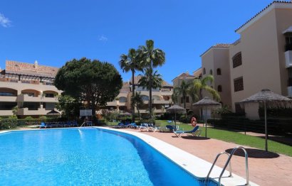 Resale - Apartment - Middle Floor Apartment - Marbella - Elviria