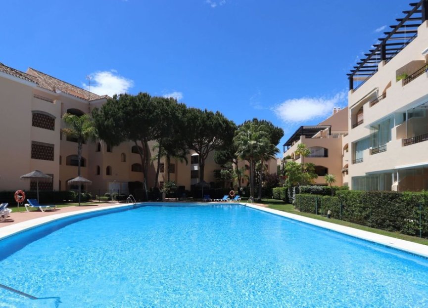 Resale - Apartment - Middle Floor Apartment - Marbella - Elviria