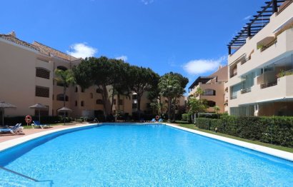 Resale - Apartment - Middle Floor Apartment - Marbella - Elviria