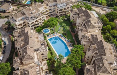 Resale - Apartment - Middle Floor Apartment - Marbella - Elviria