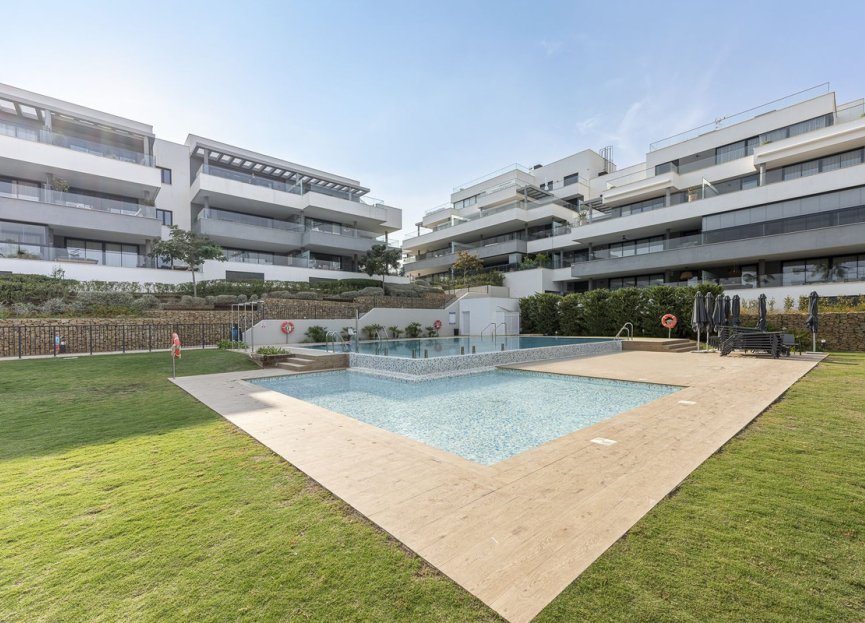 Resale - Apartment - Middle Floor Apartment - Estepona - Estepona Centro