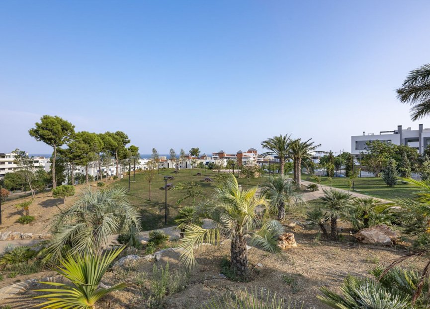 Resale - Apartment - Middle Floor Apartment - Estepona - Estepona Centro