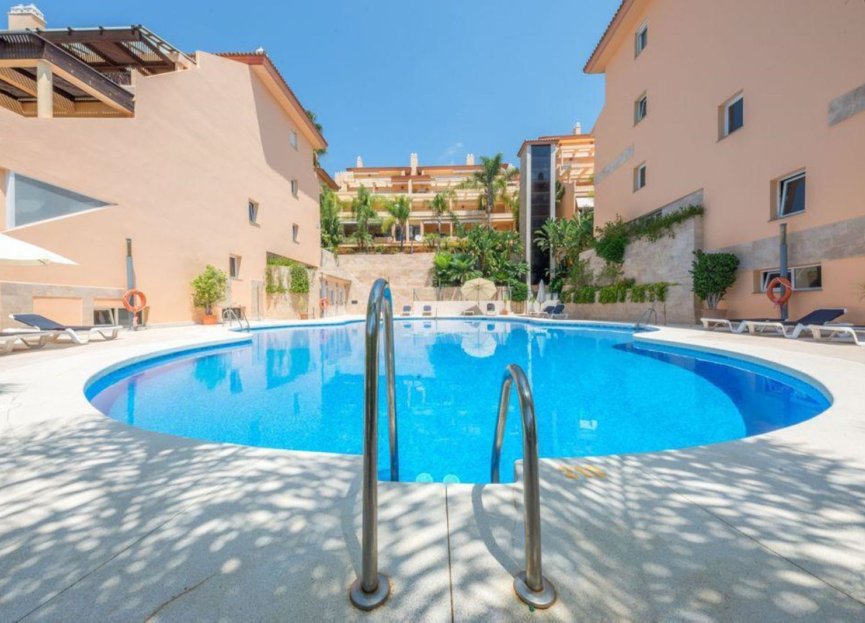 Resale - Apartment - Middle Floor Apartment - Marbella - Nueva Andalucia