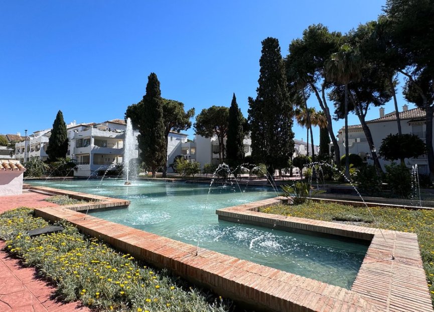 Resale - Apartment - Middle Floor Apartment - Estepona - Estepona Centro