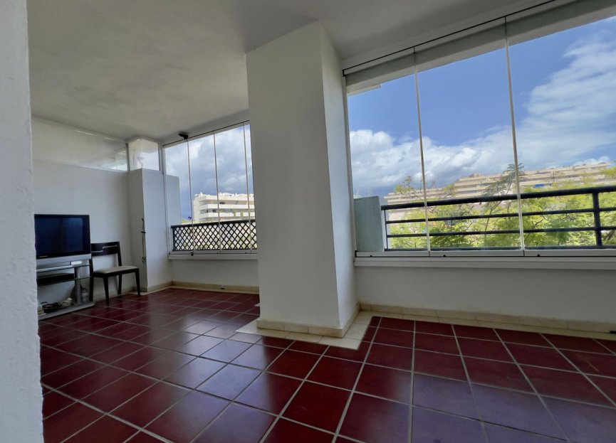 Resale - Apartment - Middle Floor Apartment - Marbella - Puerto Banús