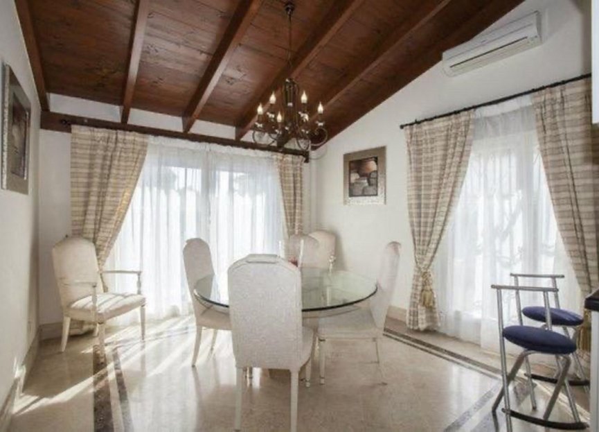 Resale - House - Detached Villa - Marbella - Nueva Andalucia