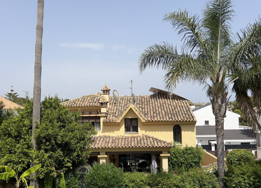 Resale - House - Detached Villa - Marbella - Nueva Andalucia