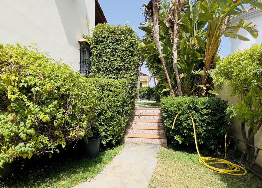 Resale - House - Detached Villa - Marbella - Nueva Andalucia