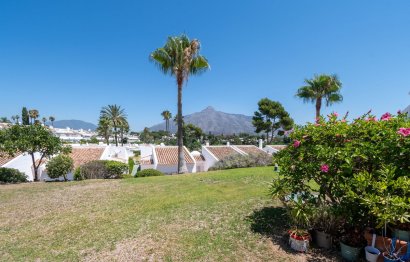 Resale - Apartment - Ground Floor Apartment - Marbella - Aloha